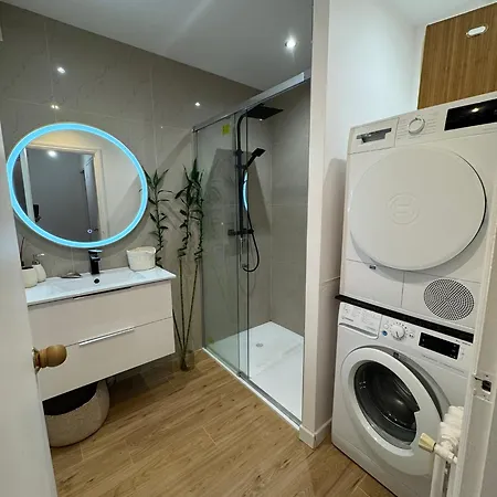 Les Arenes-appartement Entier 15mn A Pied Du Palais Et Des Plages-parking Gratuit Appartement